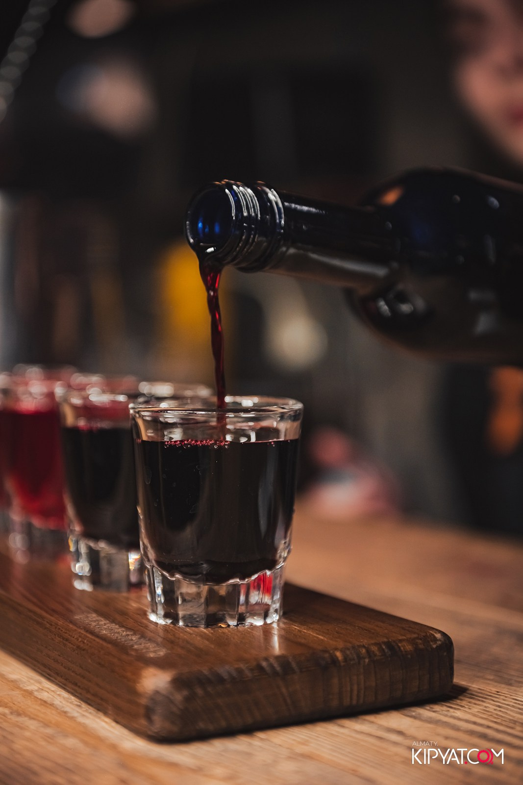 РЕСТО-БАР СКАНДАЛИСТЪ. КИПЯТКОМ АЛМАТЫ!