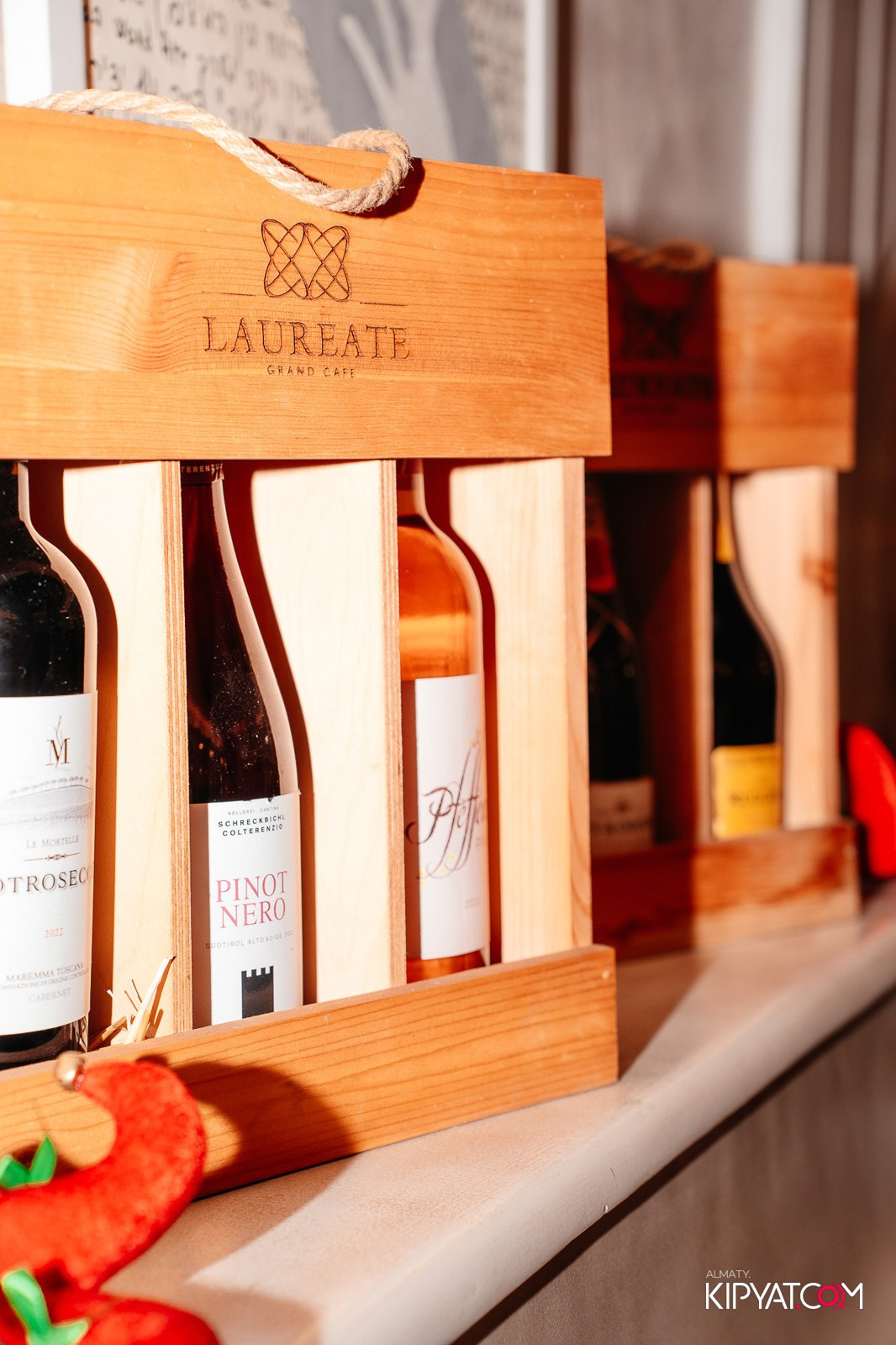 LAUREATE GRAND CAFÉ. КИПЯТКОМ АЛМАТЫ!