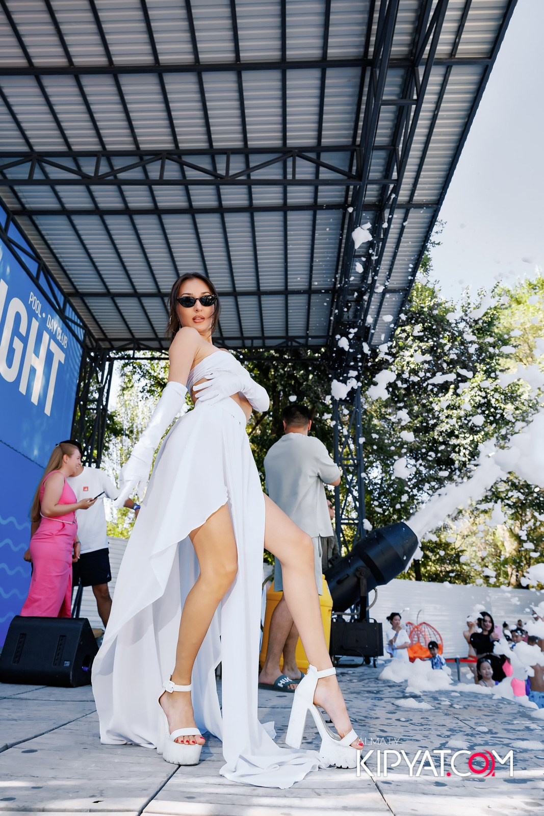 ПЕННАЯ ВЕЧЕРИНКА/ДЫМОВОЕ ШОУ/БАССЕЙН DELIGHT POOL. КИПЯТКОМ АЛМАТЫ!