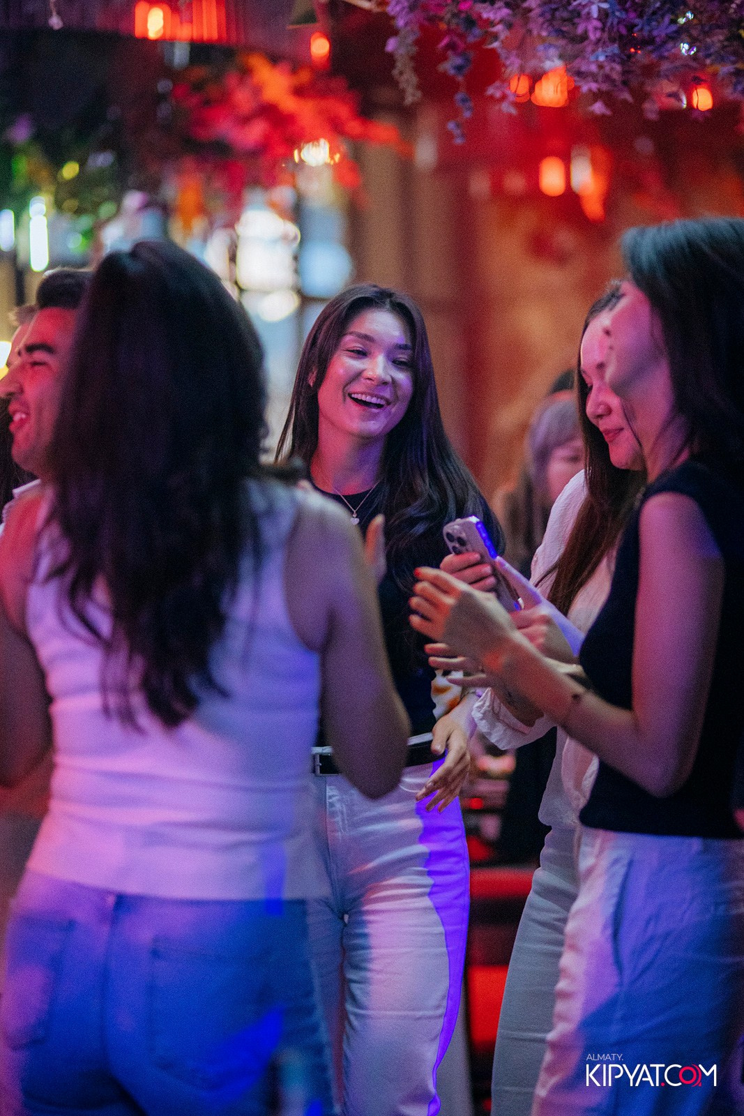 FRIENDS BAR & TERRACE. КИПЯТКОМ АЛМАТЫ!