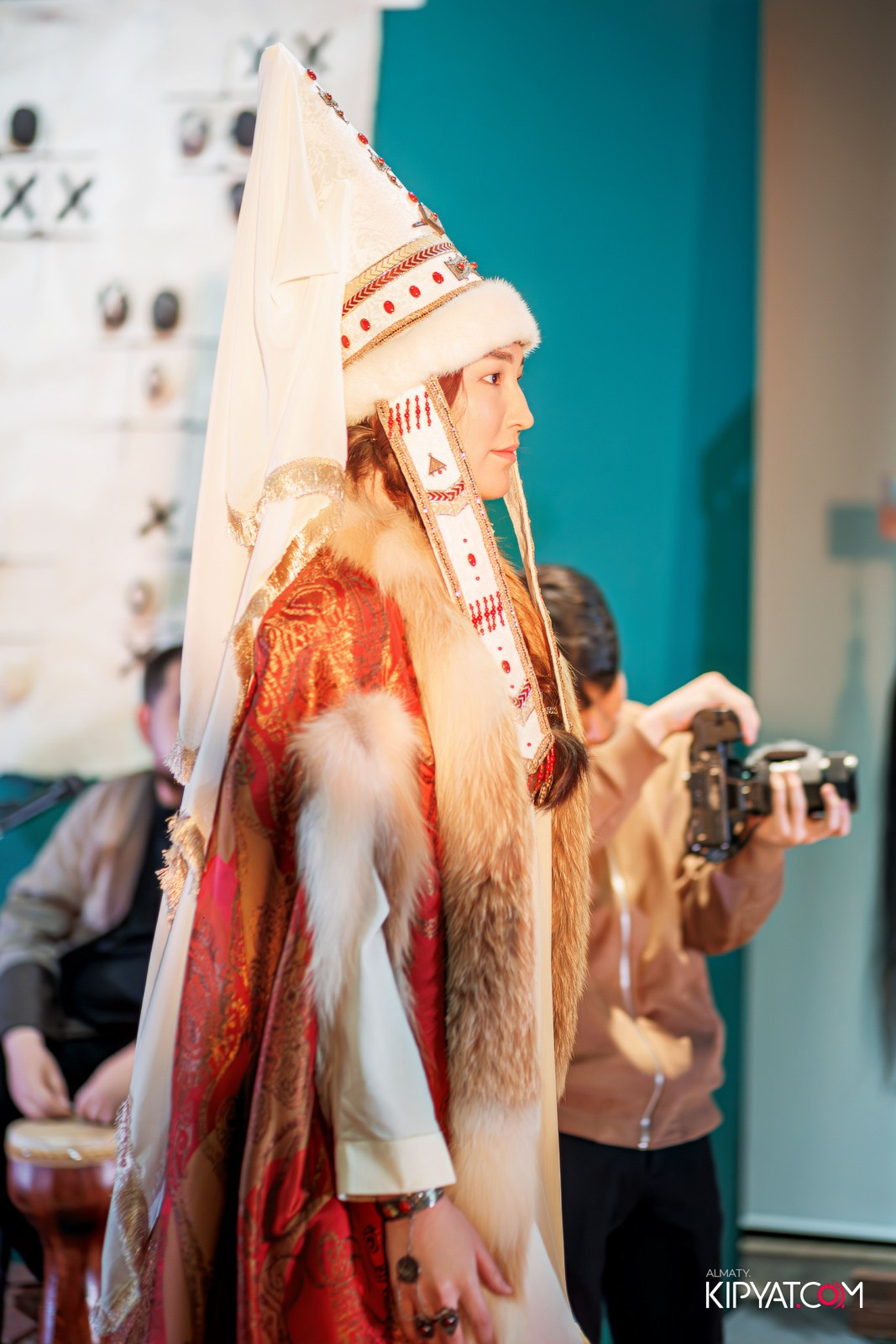 FASHION ПОКАЗ, КАЗАХСКОЙ НАЦИОНАЛЬНОЙ ОДЕЖДЫ. КИПЯТКОМ АЛМАТЫ!