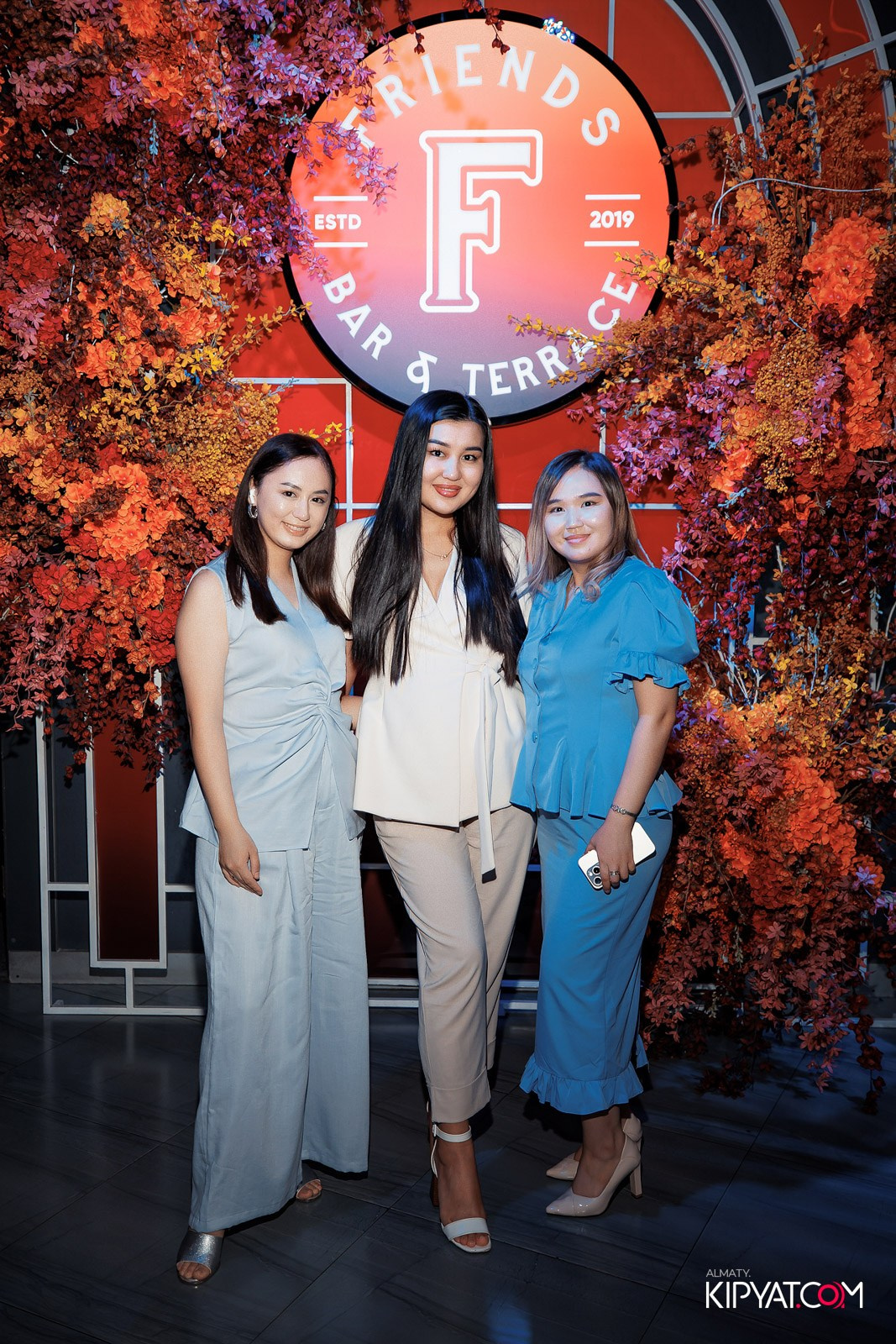 FRIENDS BAR & TERRACE. КИПЯТКОМ АЛМАТЫ!