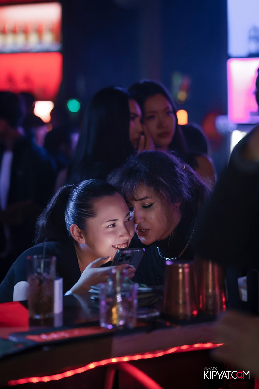 UYAT EMES BAR. КИПЯТКОМ АЛМАТЫ!