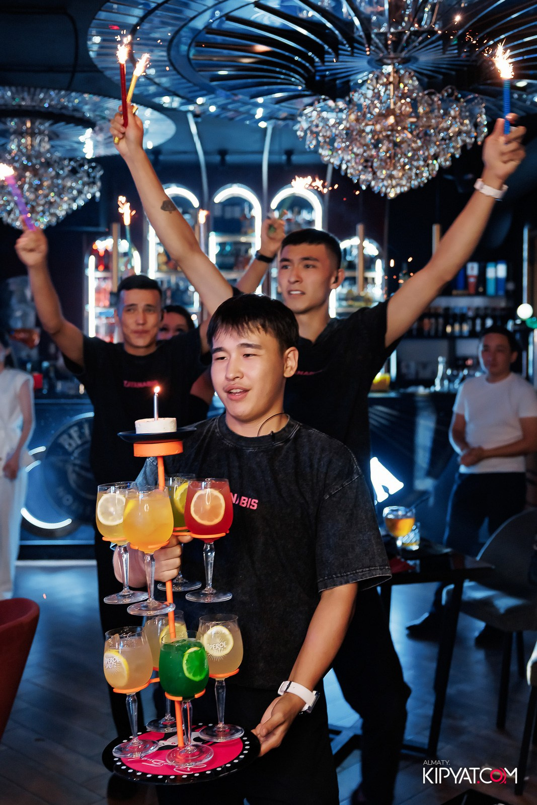 ЗАЯ, НА БИС. КИПЯТКОМ АЛМАТЫ!