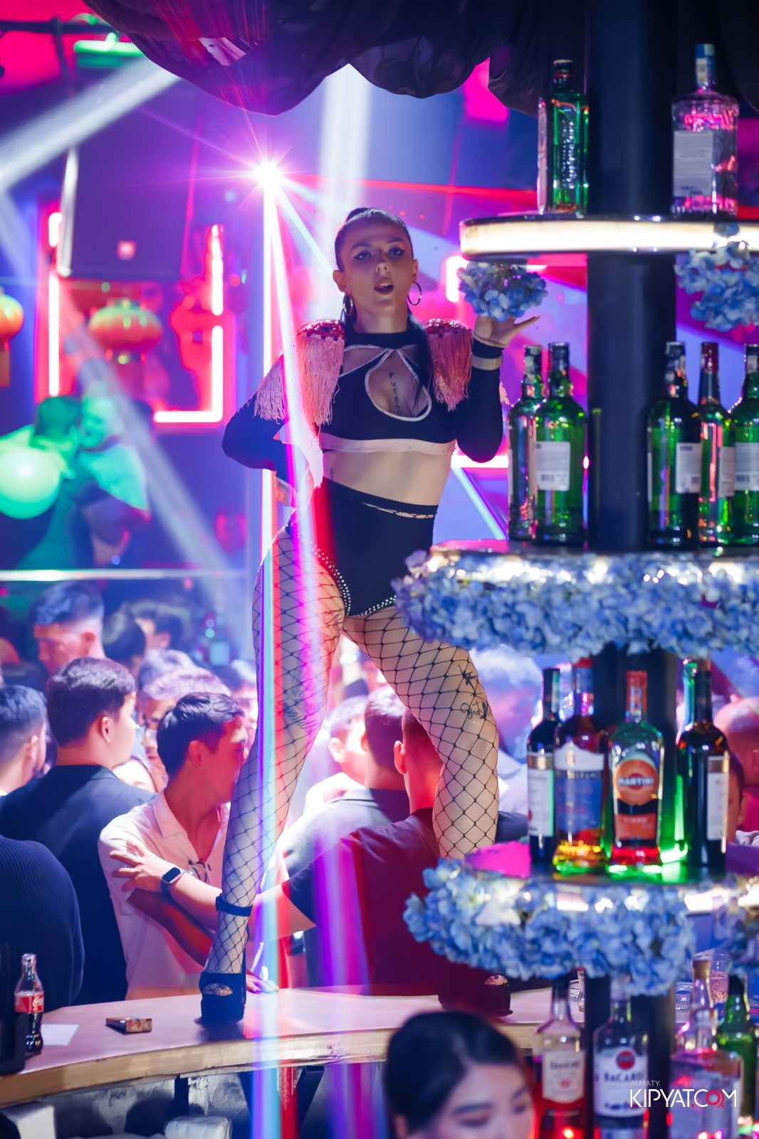 UYAT EMES BAR. КИПЯТКОМ АЛМАТЫ!