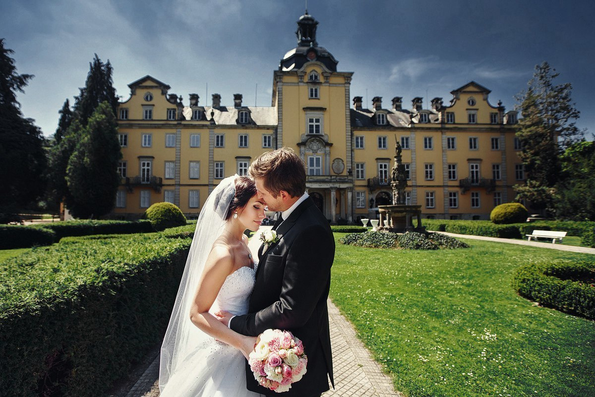 Wedding in the old German castle of Elina and Stanislav. Photographer and videographer for wedding in Italy: Rome, Milan, Venic