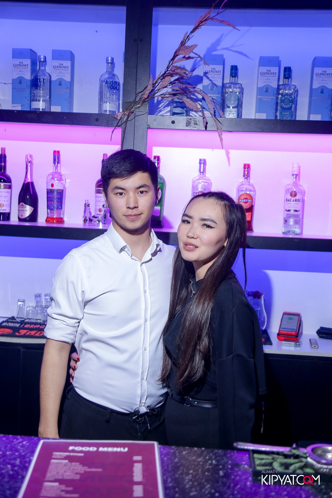 UYAT EMES BAR. КИПЯТКОМ АЛМАТЫ!