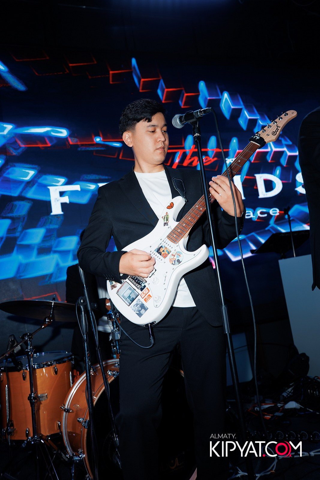 FRIENDS BAR & TERRACE. КИПЯТКОМ АЛМАТЫ!