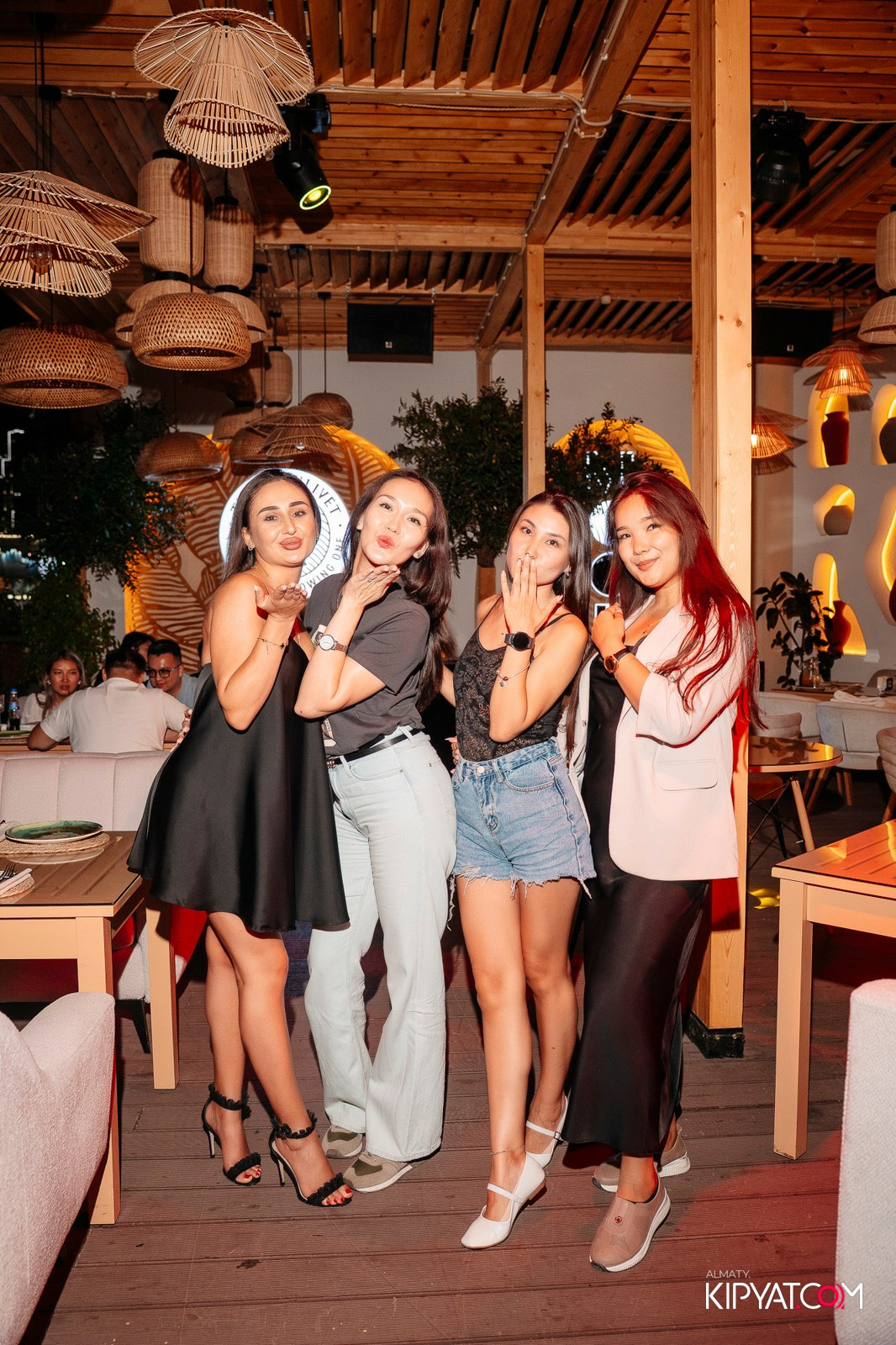 MOOD KARAOKE & TERRACE. КИПЯТКОМ АЛМАТЫ! Фотосъемка мероприятий в Алматы