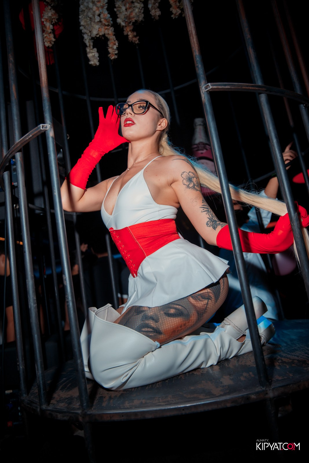 UYAT EMES BAR. КИПЯТКОМ АЛМАТЫ!