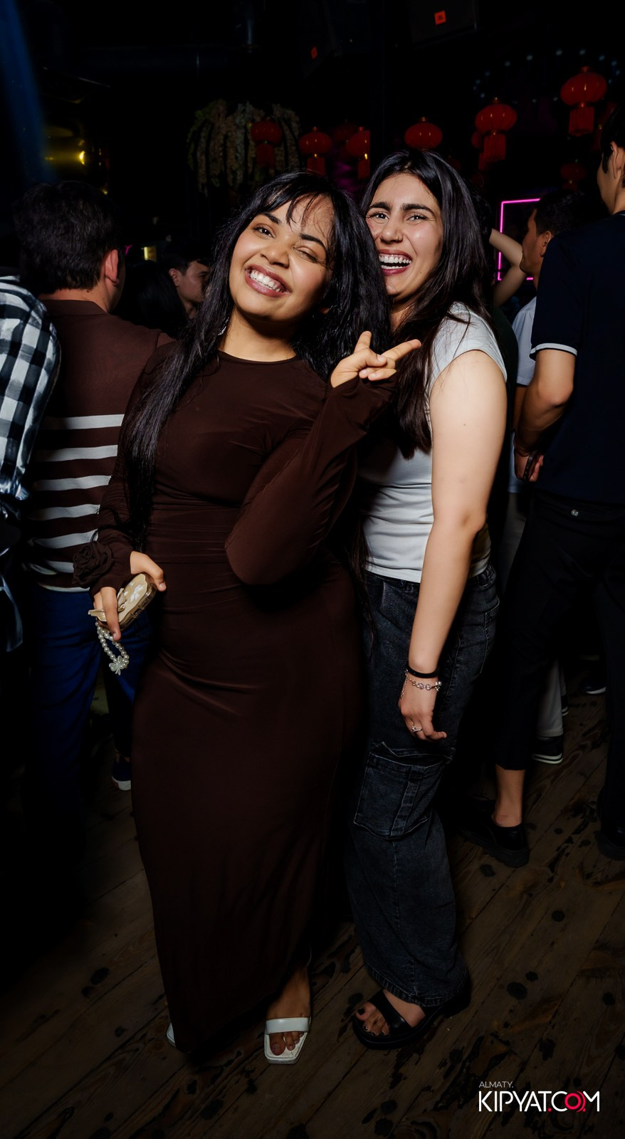 UYAT EMES BAR. КИПЯТКОМ АЛМАТЫ!