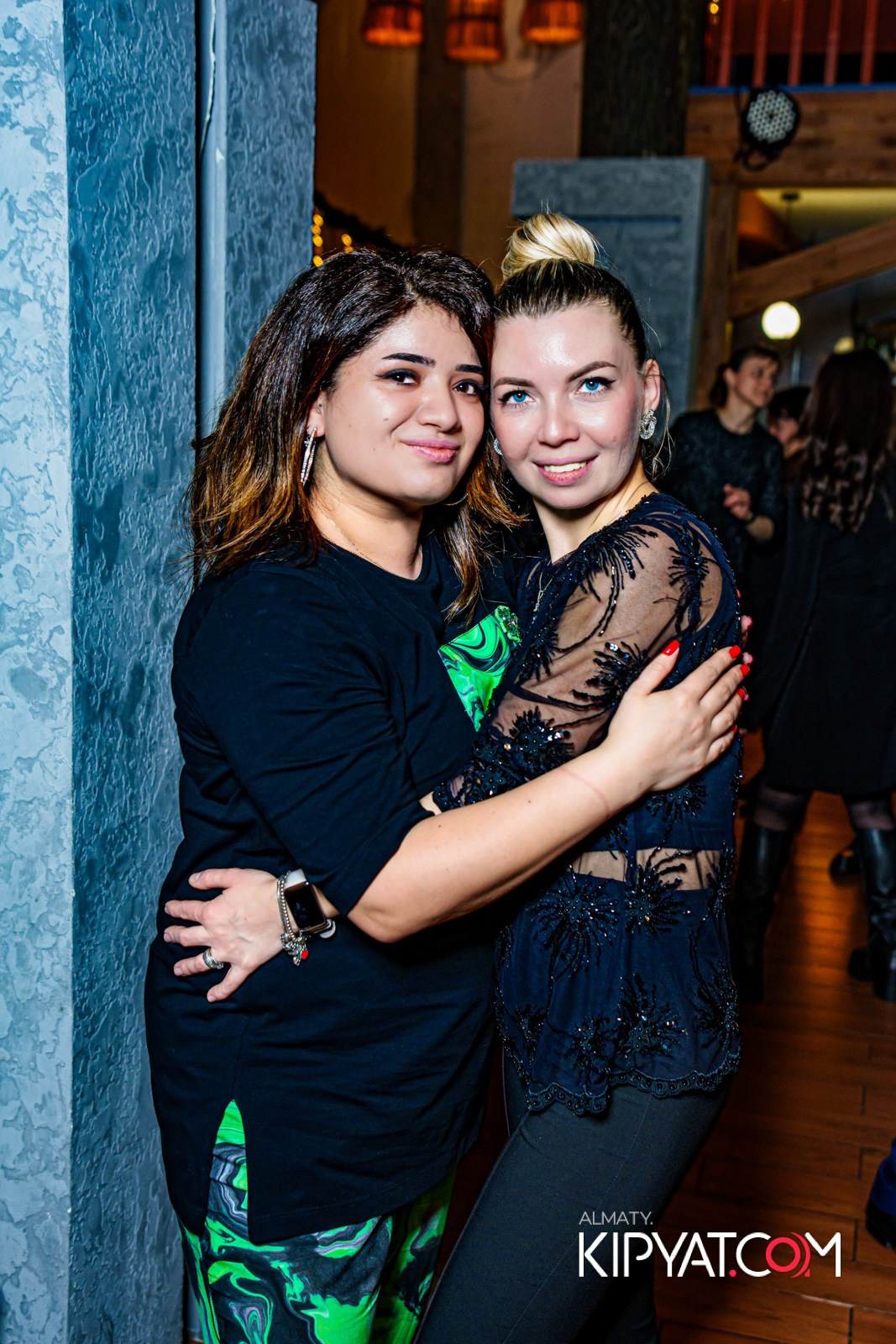 ГРУЗИНСКИЙ ДВОР НА КАБАНБАЙ БАТЫРА. КИПЯТКОМ АЛМАТЫ!