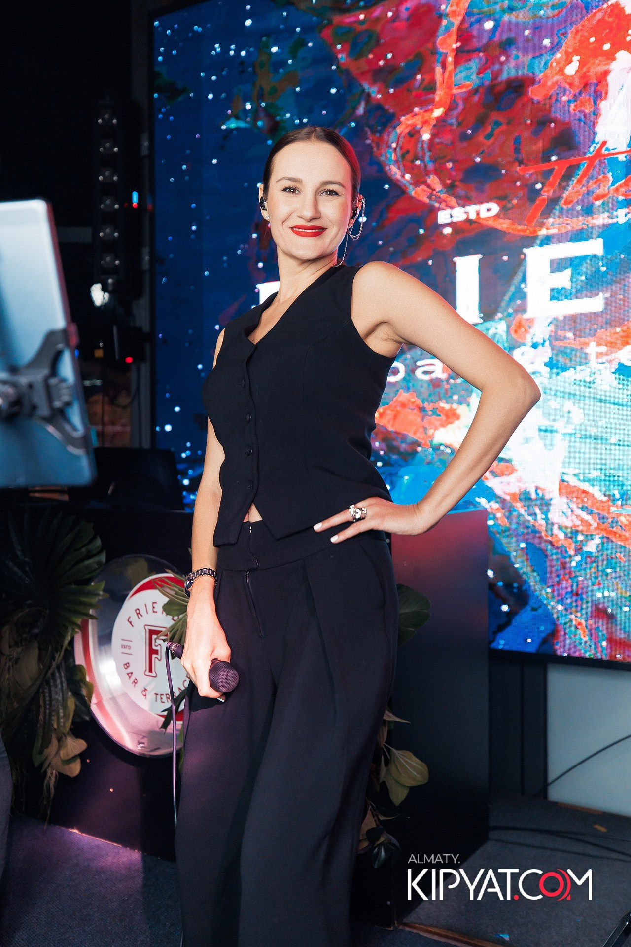 Friends bar & terrace. КИПЯТКОМ АЛМАТЫ!