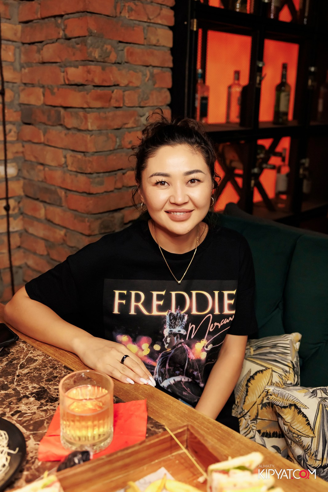 OLOVO BAR НА САТПАЕВА. КИПЯТКОМ АЛМАТЫ! Фотосъемка мероприятий в Алматы