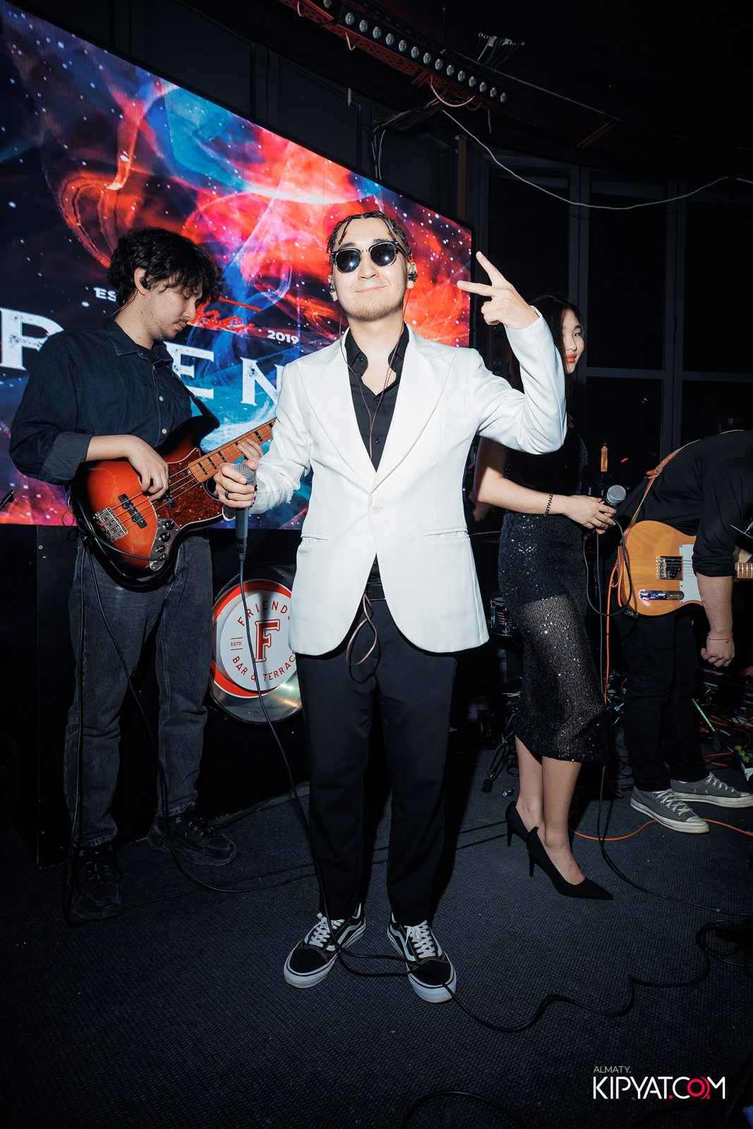 FRIENDS BAR & TERRACE. КИПЯТКОМ АЛМАТЫ!