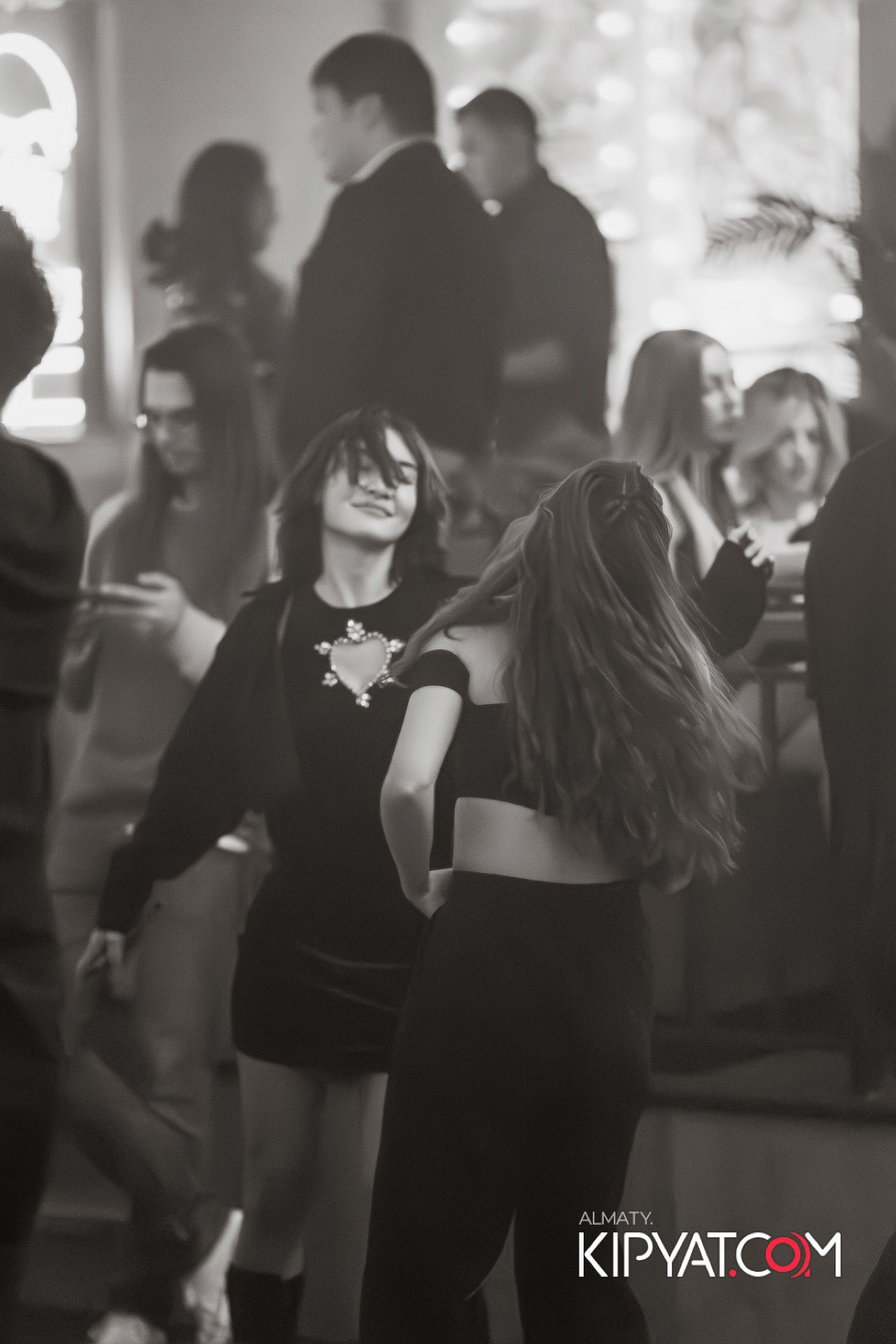 SANTA BARBARA — ПИТ ДЖЕЙСОН (ГР. ПРЕМЬЕР-МИНИСТР) И ИЛЬЯ ЗУДИН (ГР. ДИНАМИТ) НА ПРЕДНОВОГОДНЕЙ ВЕЧЕРИНКЕ. КИПЯТКОМ АЛМАТЫ!