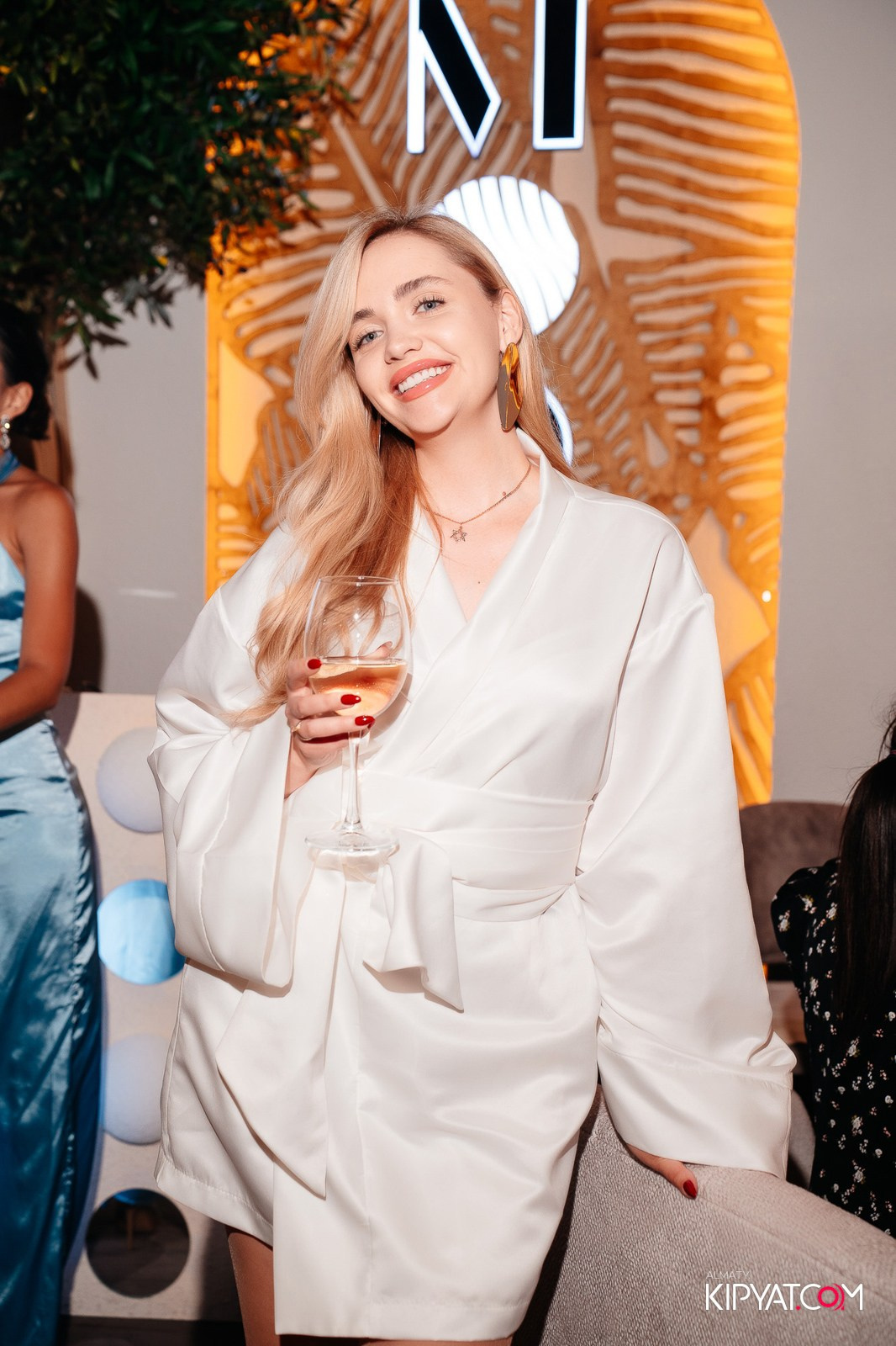 MOOD KARAOKE & TERRACE. КИПЯТКОМ АЛМАТЫ!