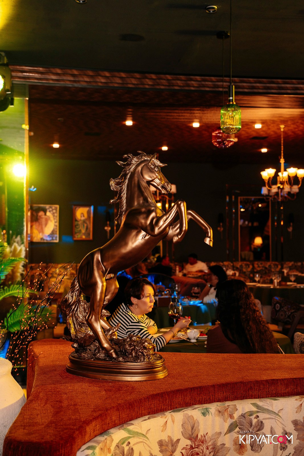 РЕСТОРАН ВЕСЕЛИДЗЕ НА АБАЯ. КИПЯТКОМ АЛМАТЫ!
