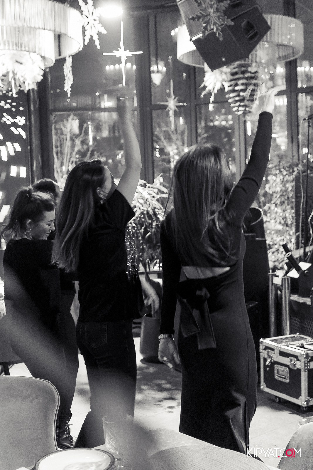 FRIENDS BAR & TERRACE. КИПЯТКОМ АЛМАТЫ!