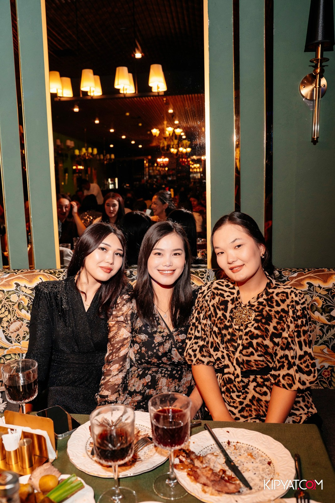 РЕСТОРАН ВЕСЕЛИДЗЕ НА АБАЯ. КИПЯТКОМ АЛМАТЫ!