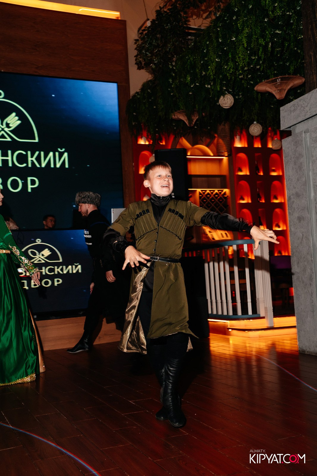 ГРУЗИНСКИЙ ДВОР НА КАБАНБАЙ БАТЫРА. КИПЯТКОМ АЛМАТЫ!