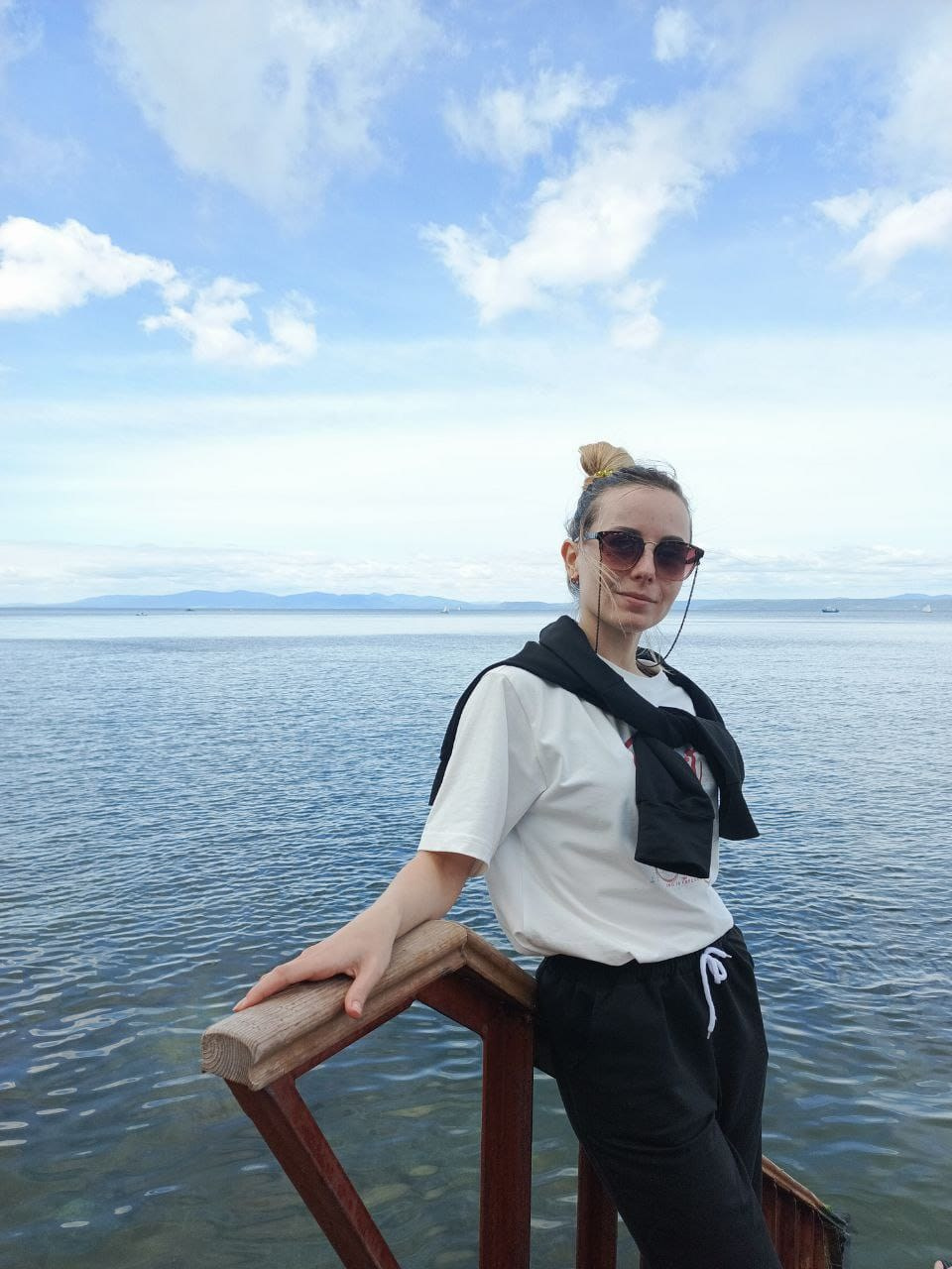 Владивосток, море, машины, девушка