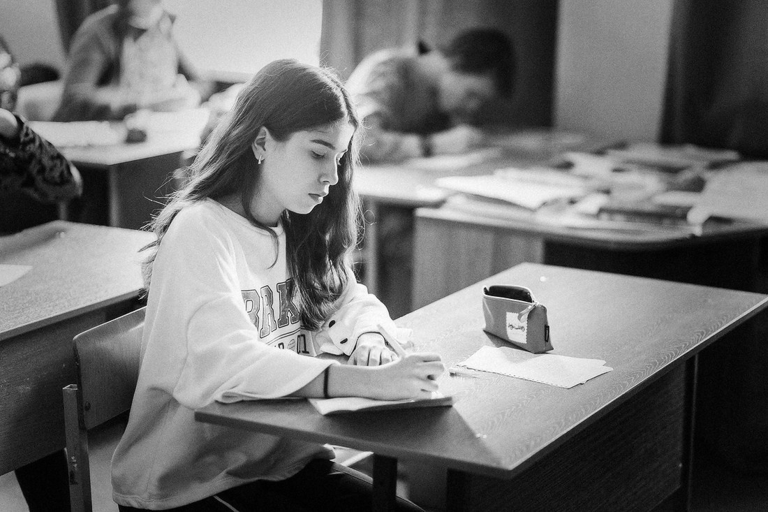 Фоторепортаж со школьного урока 4-го класса. Репортажный фотограф Борис Геер