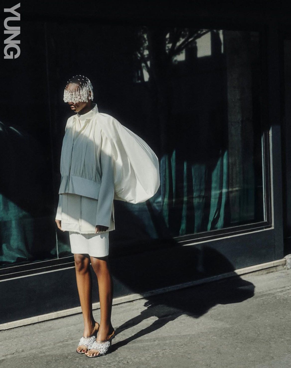 The YUNG magazine. Retoucher