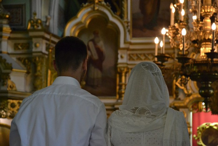 Посещение церкви. Благословение. Fotounata.ru