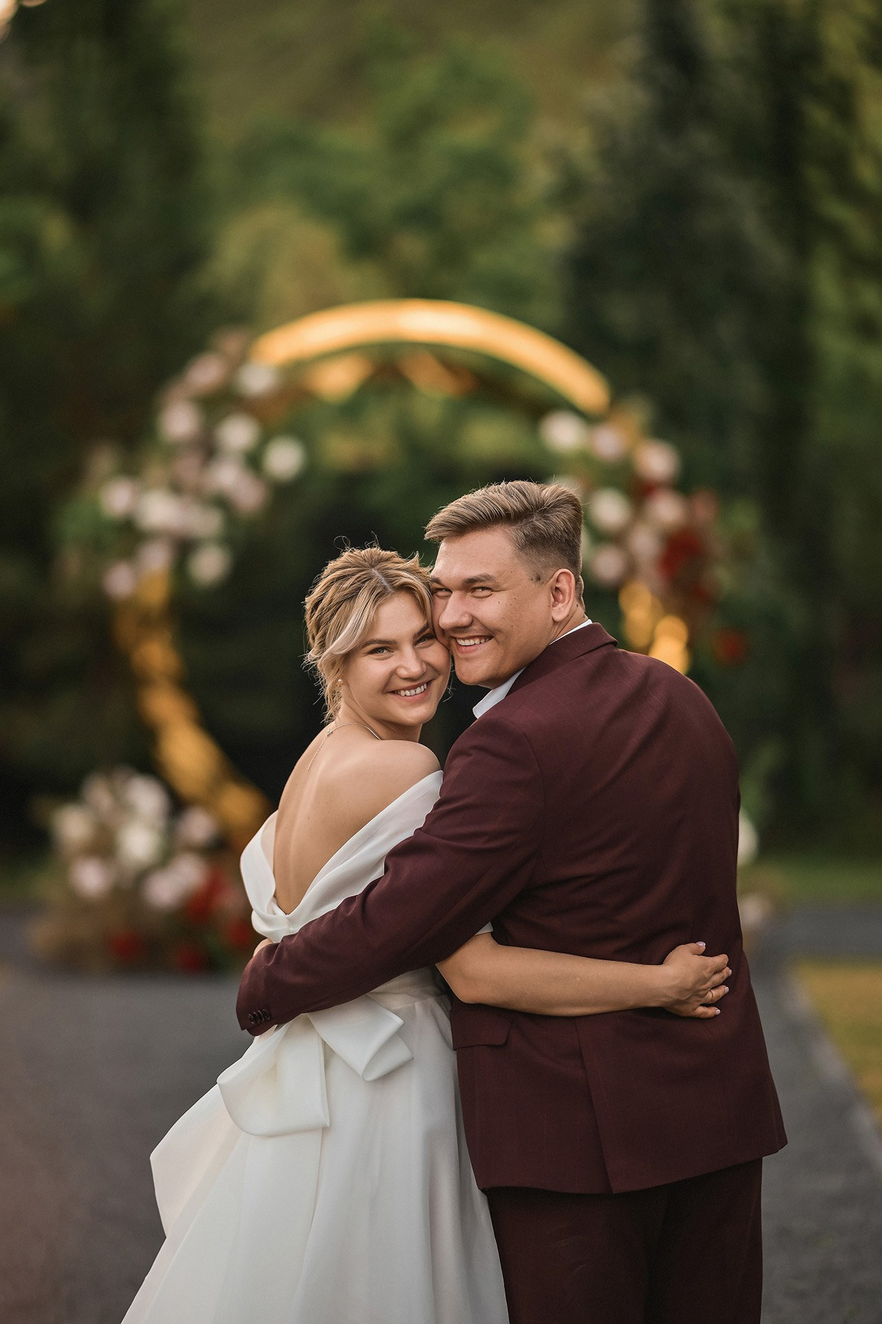 🏡 Роман и Мария — классическая свадьба в "Соснах" | Элегантные фото в доме событий под Красноярском. 📸 Свадебный и семейный фотограф в Красноярске Тихомиров Евгений | 17 лет опыта | 800+ свадеб