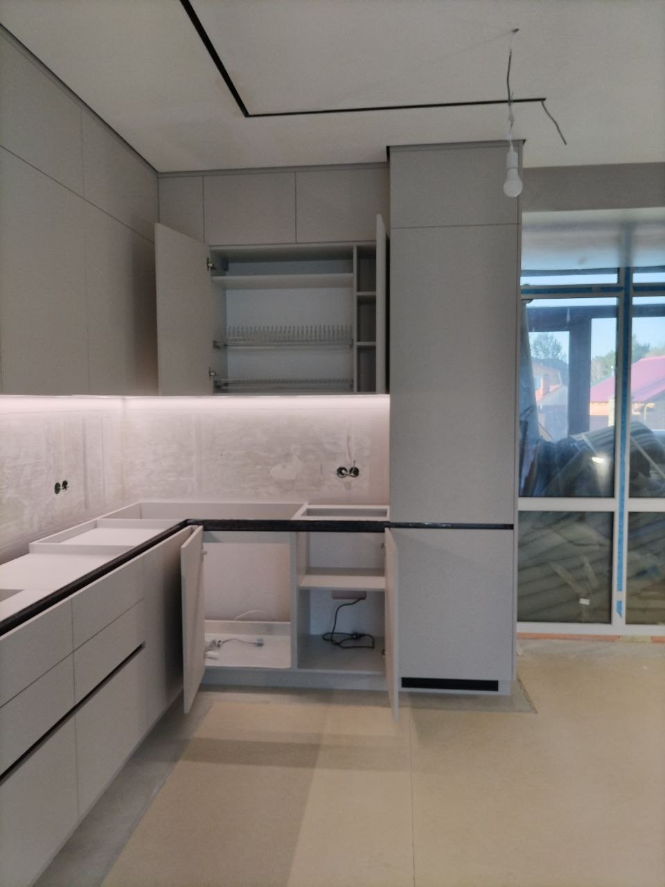 Фото с монтажа |Мебель на заказа: кухни, шкафы и т.д. в Томске. ГУДРУМ — Мебель на заказ в Томске | Кухни | Шкафы | Стулья и Столы