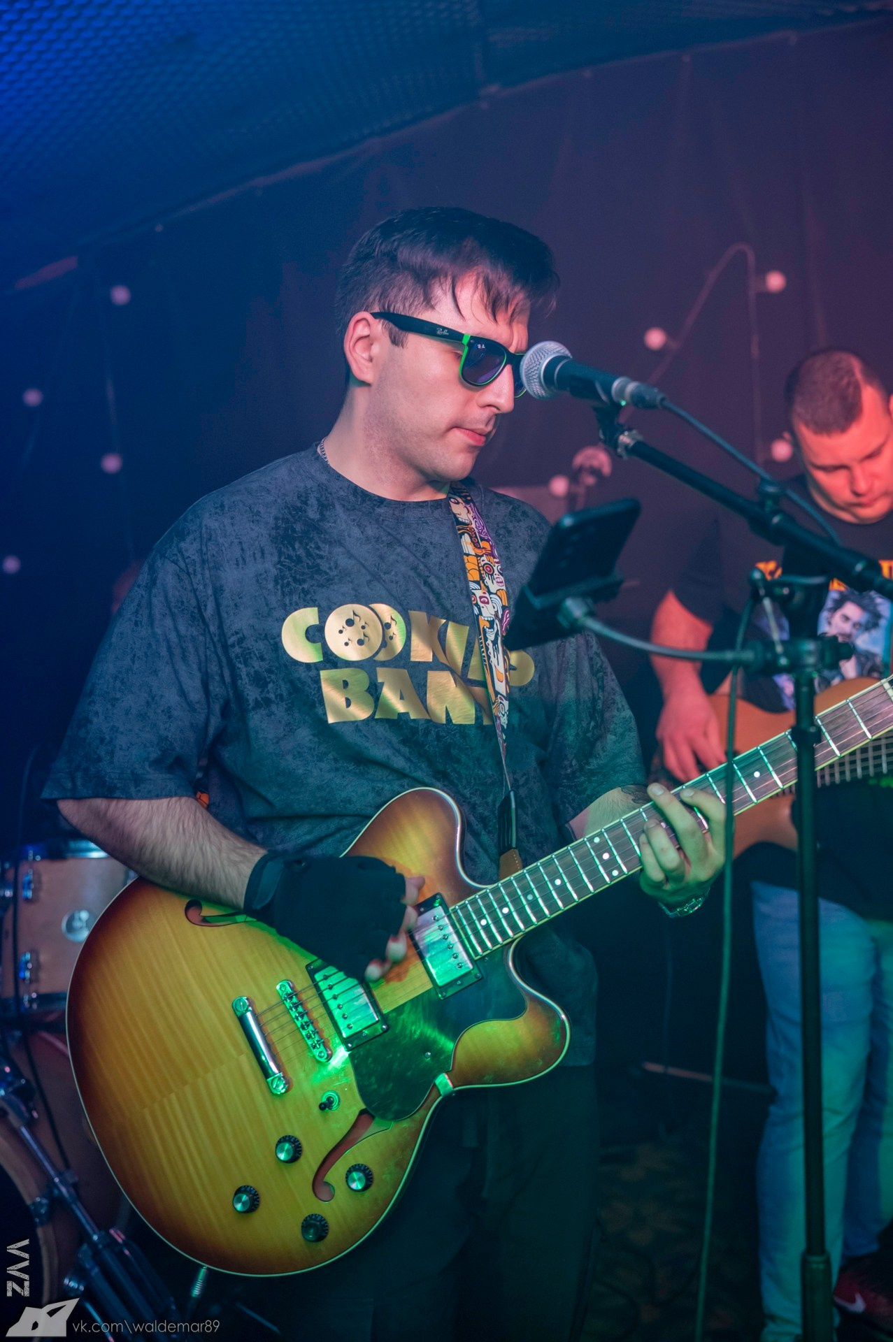 День рождения вокалиста группы Cookie's Band в баре «Дело Не В Тебе». Фотограф в Красноярске Владимир З