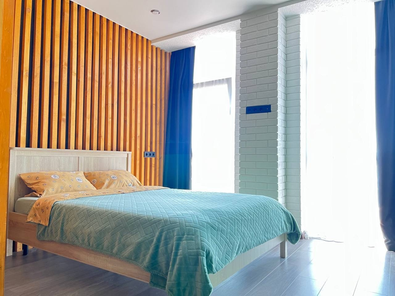 Классная двухуровневая квартира с потрясающим видом на город, со своей парковкой. Квартиры посуточно, длительно в Сочи, LARA APART GROUP