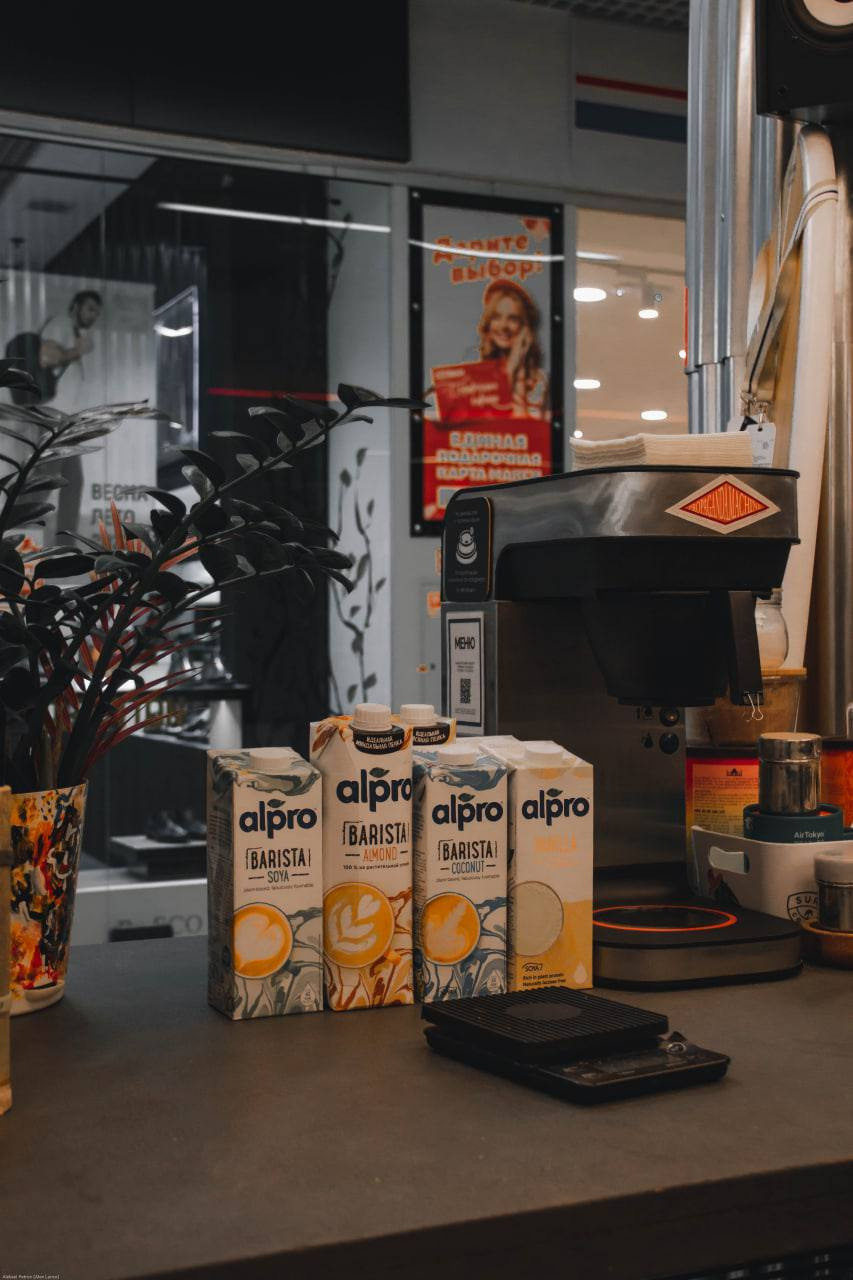 Surf Coffee x MAXI  — Интерьер. KiPPER Gallery — Фотограф