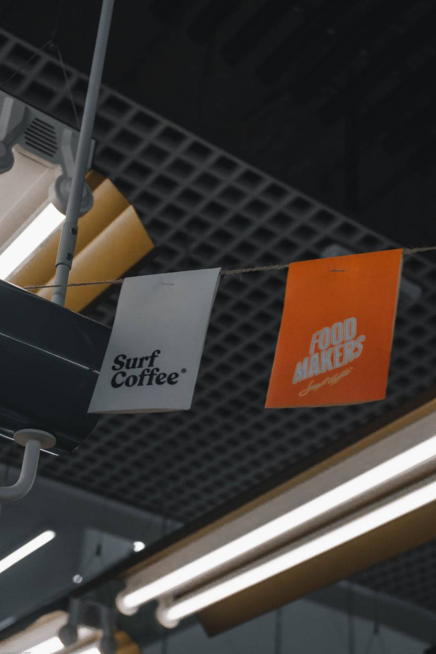 Surf Coffee x MAXI  — Интерьер. KiPPER Gallery — Фотограф