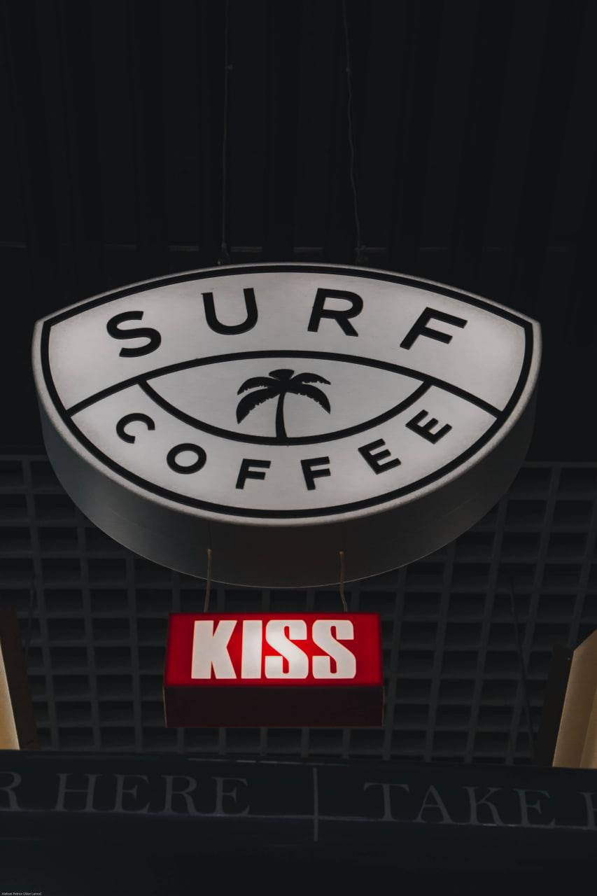 Surf Coffee x MAXI  — Интерьер. KiPPER Gallery — Фотограф