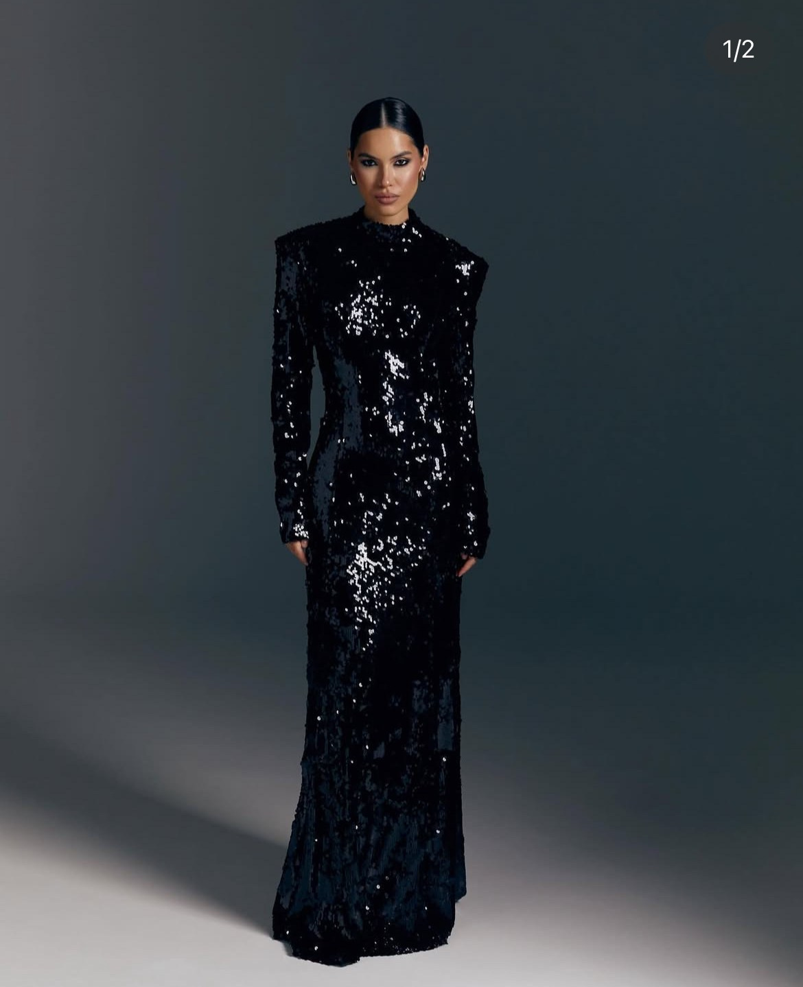 Черное платье с пайетками