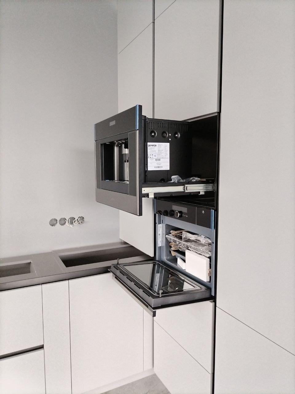 Фото с монтажа |Мебель на заказа: кухни, шкафы и т.д. в Томске. ГУДРУМ — Мебель на заказ в Томске | Кухни | Шкафы | Стулья и Столы