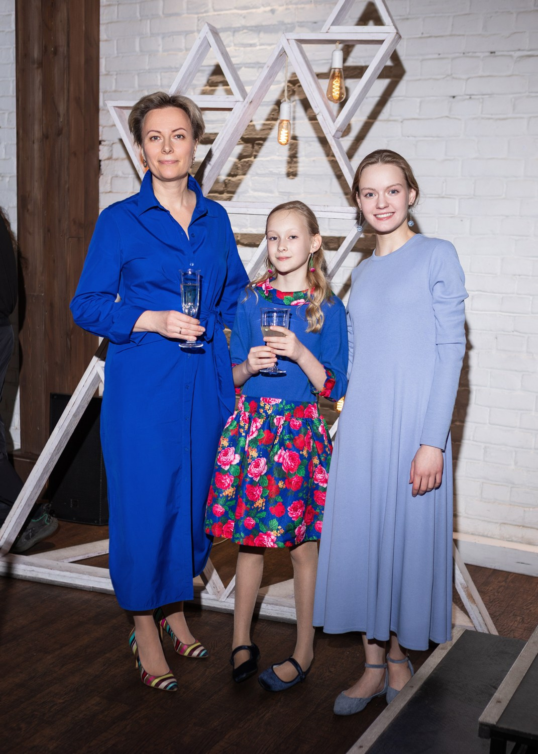 Яркая фотосессия для выпускного 4 класса в ресторане Весенний лофт. Семейный и детский фотограф в СПБ, Пушкин, Колпино, Славянка, Тосно