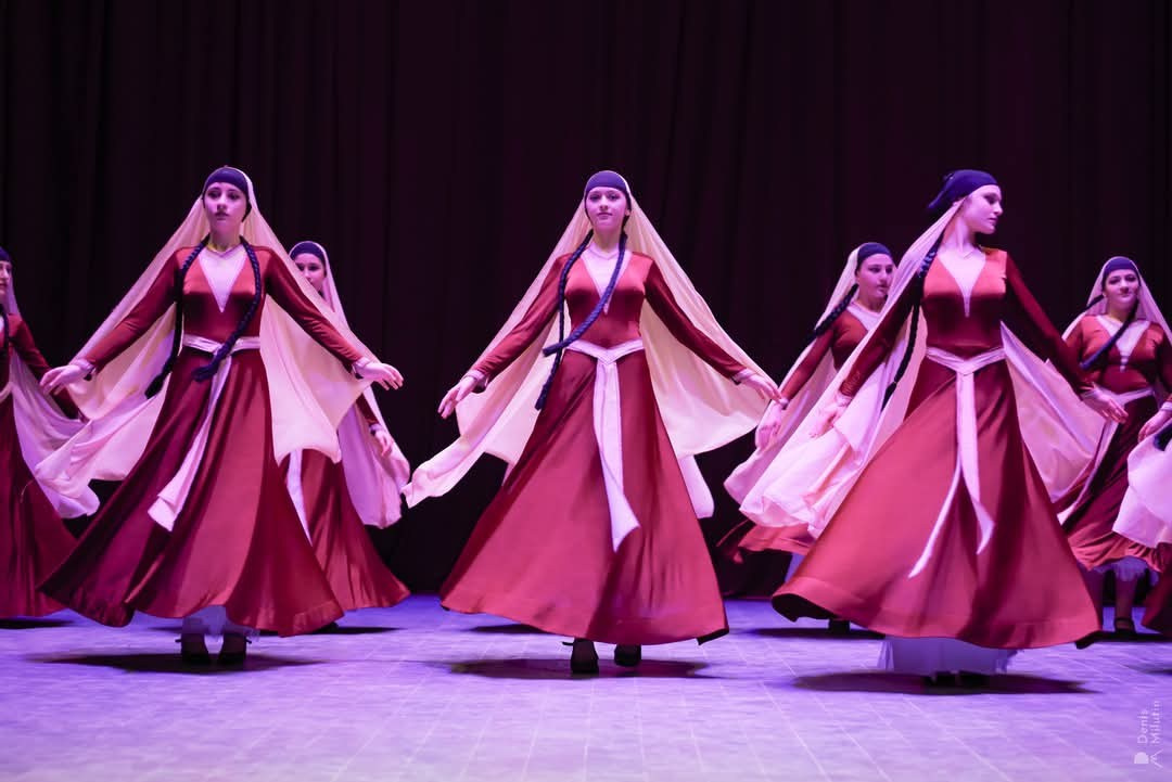 Грузинский танец. Портретный фотограф Денис Милютин