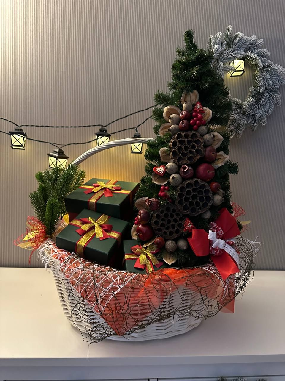 Новогодняя корзина. Студия подарочных наборов «Владия»