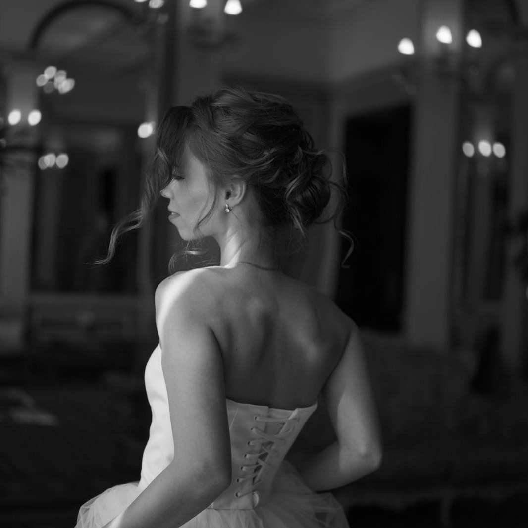 Свадебные и вечерние образы. Прически и макияж. Услуги свадебного стилиста в Москве