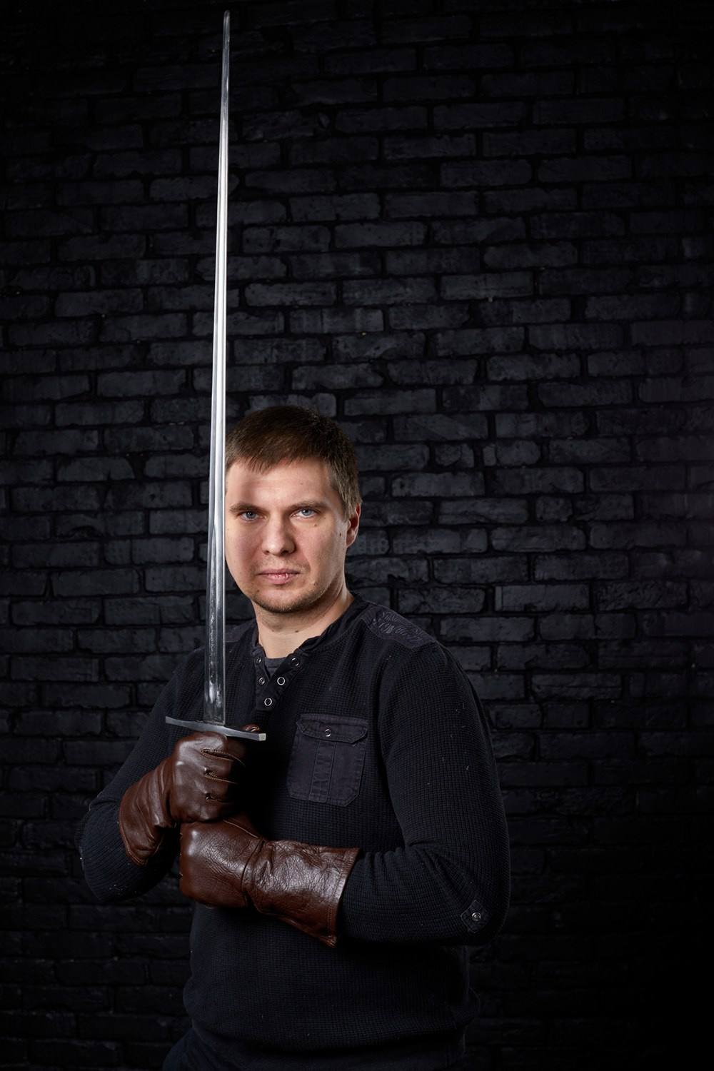 Мужские фотосессии в студии и на улице: художественные, для соцсетей, аватаров, сайтов знакомств. Фотограф Полина Завельская