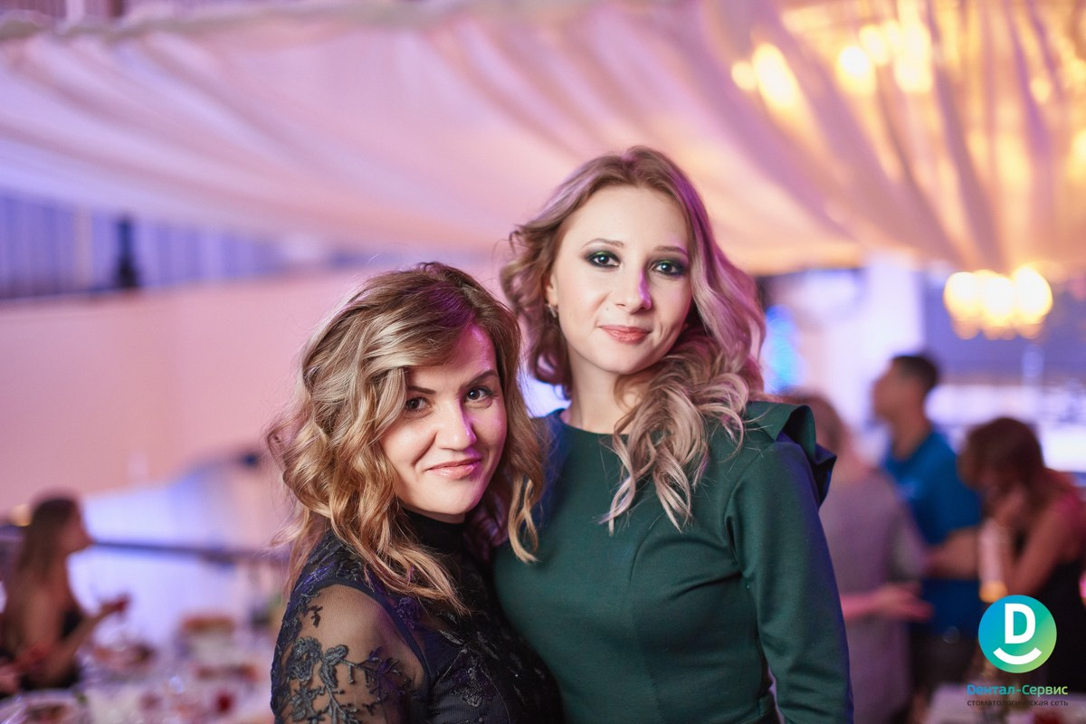 Новогодний корпоративный репортаж Дентал Сервис. Репортажный и женский фотограф в Новосибирске