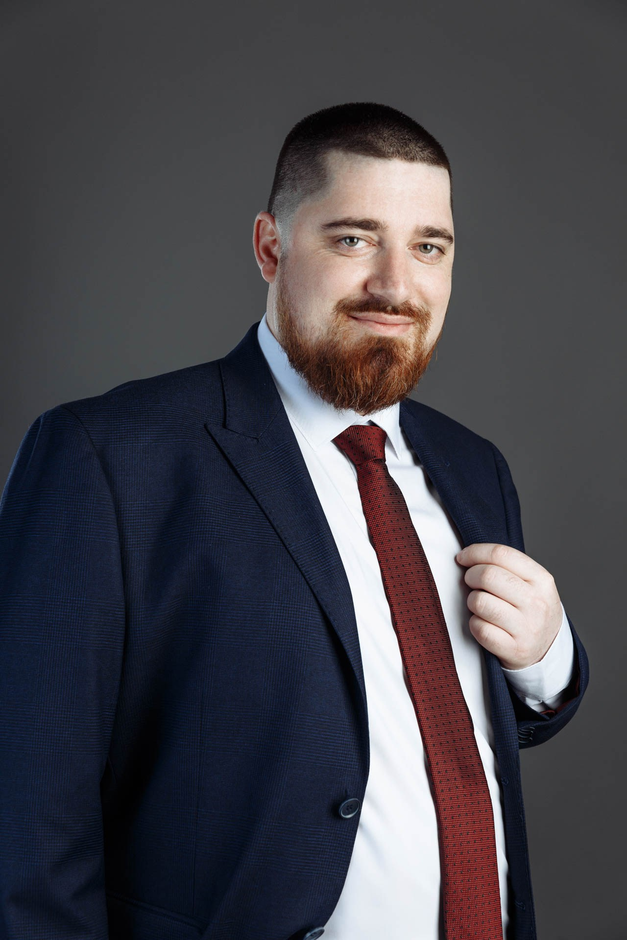 Бизнес-портреты сотрудников для сайта страховой компании InsFamily. Событийный фотограф Максим Бескоровайновнов