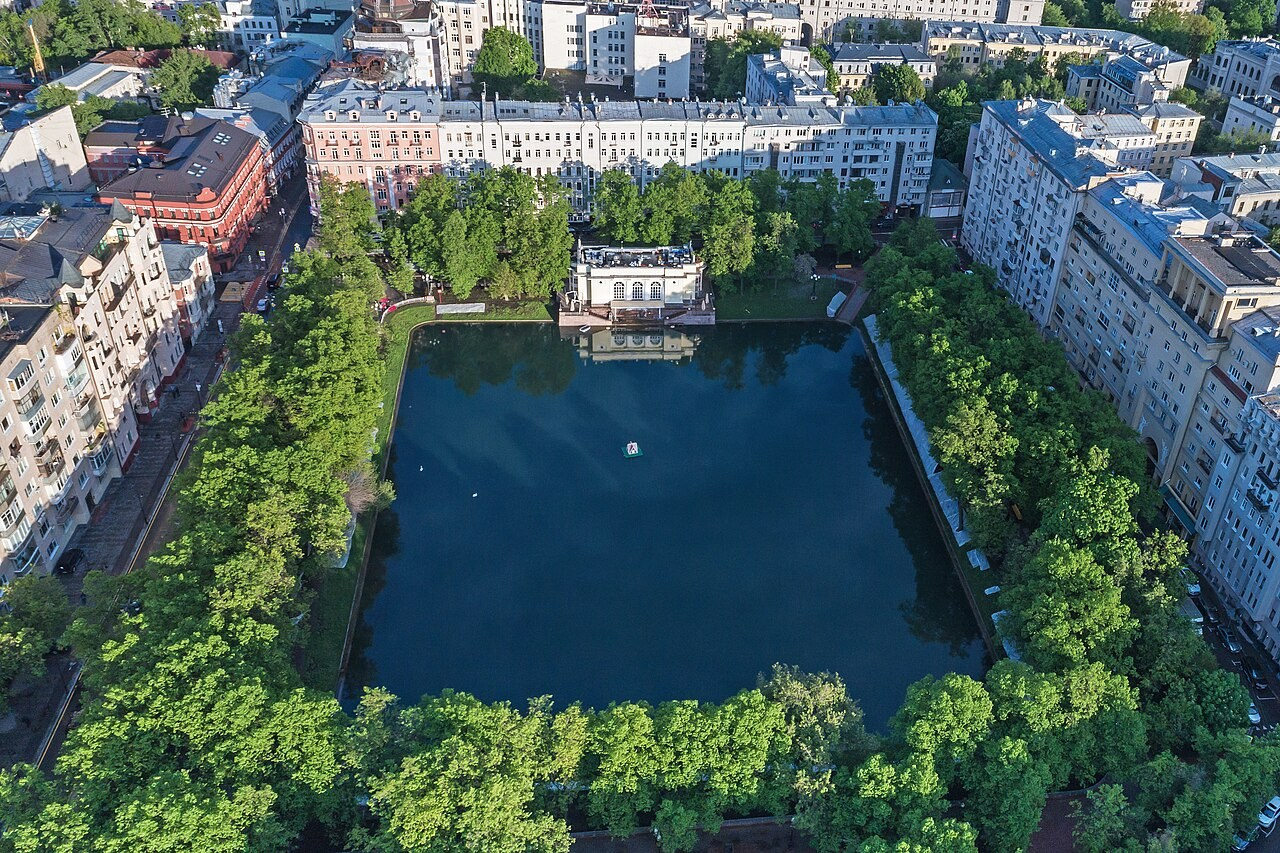 Патриаршие пруды Москва. Фотограф для маркетплейсов Михаил Бове