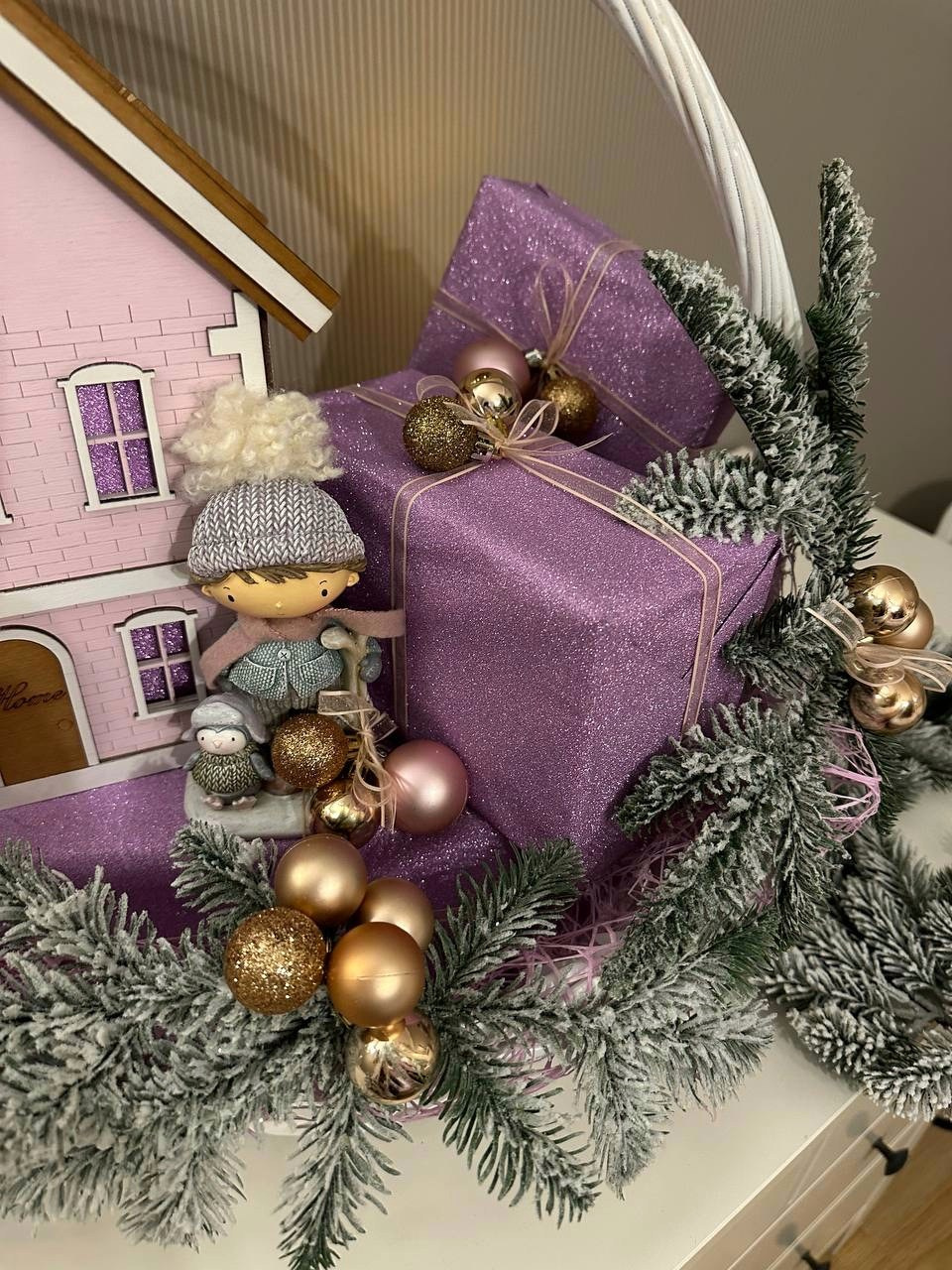 Новогодняя корзина. Студия подарочных наборов «Владия»