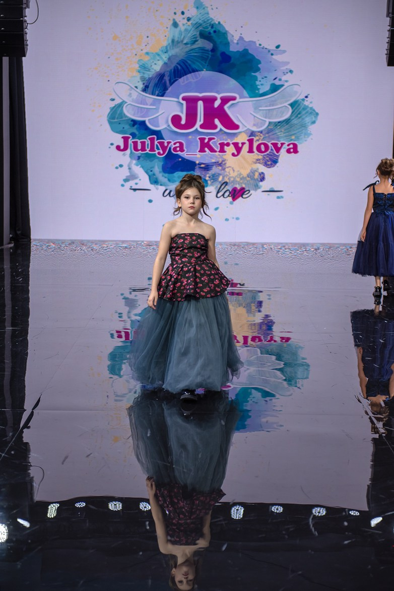 SochiFashionWeek2024 дизайнер Юлия Крылова. Семейный и коммерческий фотограф в Сочи Александр Бодунов