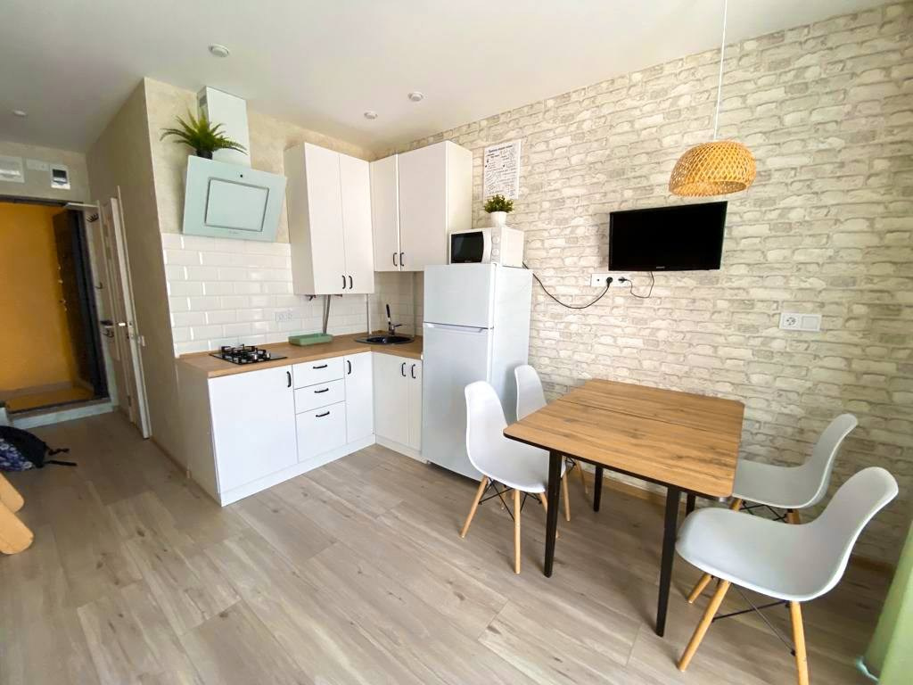 Квартира с мансардой и шикарным балконом! Вид на море и завораживающие закаты!. Квартиры посуточно, длительно в Сочи, LARA APART GROUP