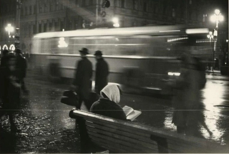 уличная фотография Всеволода Тарасевича с жителями Ленинграда в 1960-е годы